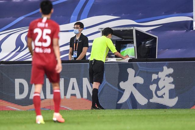 周六足球盛宴：拜仁、曼联、皇马、巴萨齐齐亮相